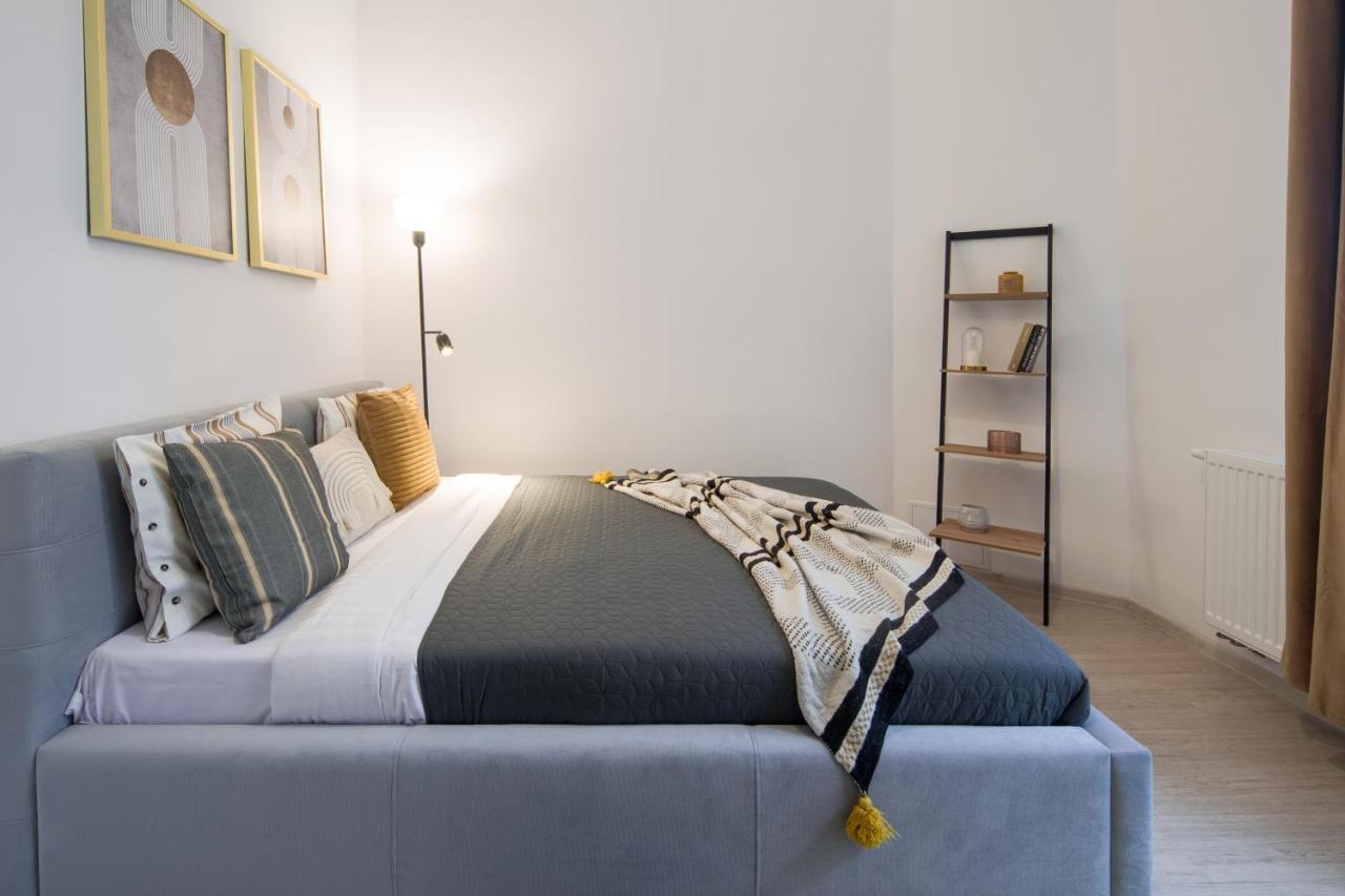 Wawelove Pilsudskiego - 3 Bedroom Apt. With Balcony And Free Parking! Krakow Exterior photo